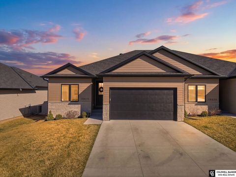 Photo of 10614 Majestic Lane, Lincoln, NE 68527 (MLS # 22610734)