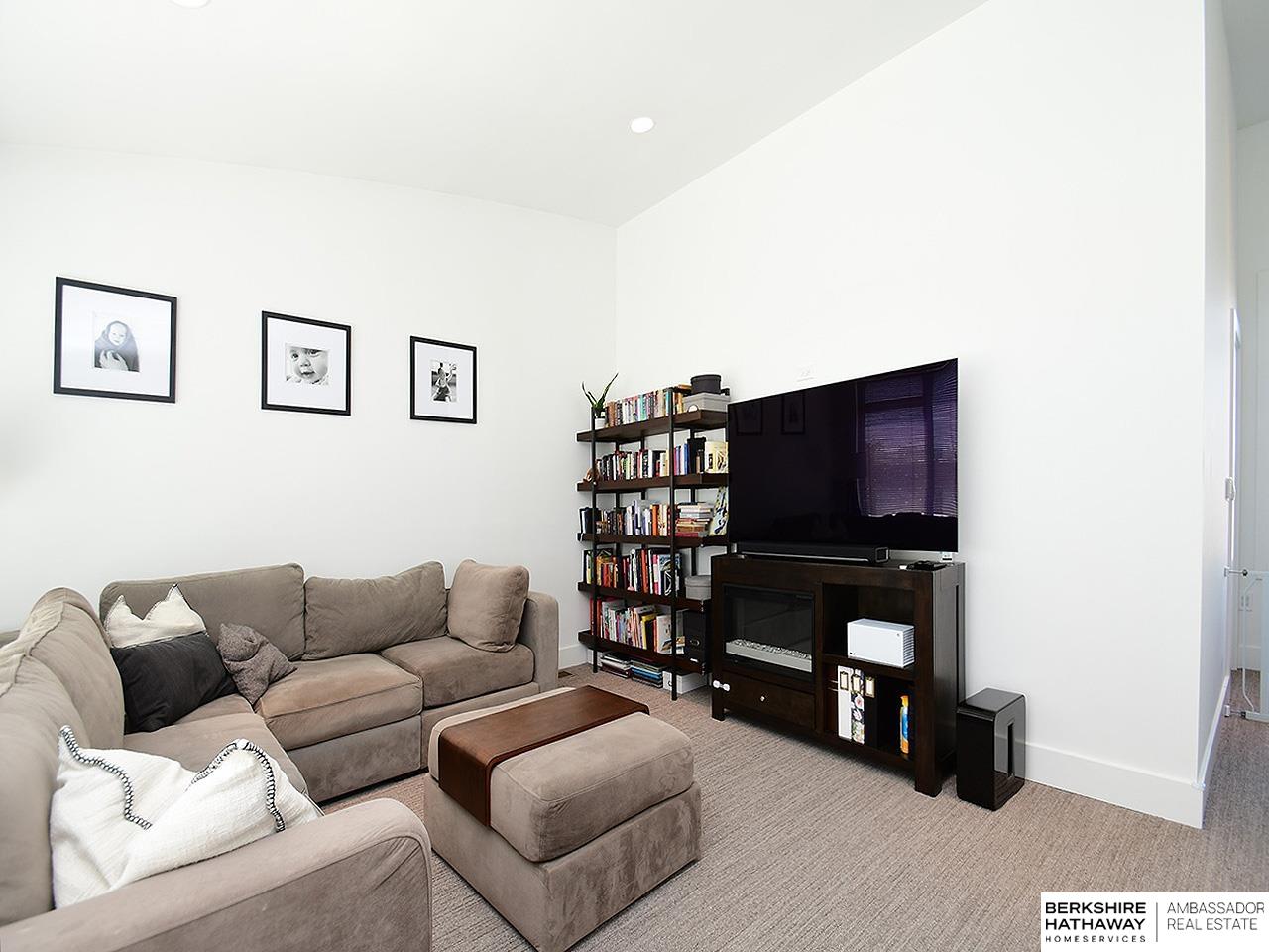 Omaha, Nebraska 68102, United States, 3 Bedrooms Bedrooms, ,2 BathroomsBathrooms,Residential,Active,181140