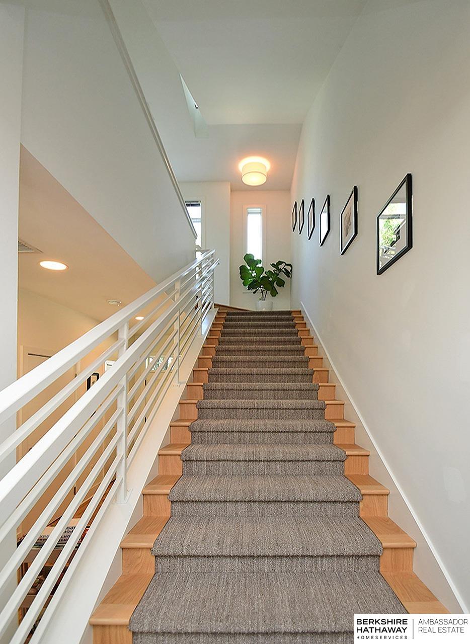 Omaha, Nebraska 68102, United States, 3 Bedrooms Bedrooms, ,2 BathroomsBathrooms,Residential,Active,181140