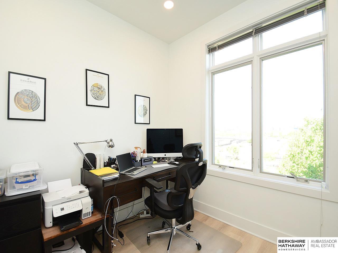 Omaha, Nebraska 68102, United States, 3 Bedrooms Bedrooms, ,2 BathroomsBathrooms,Residential,Active,181140