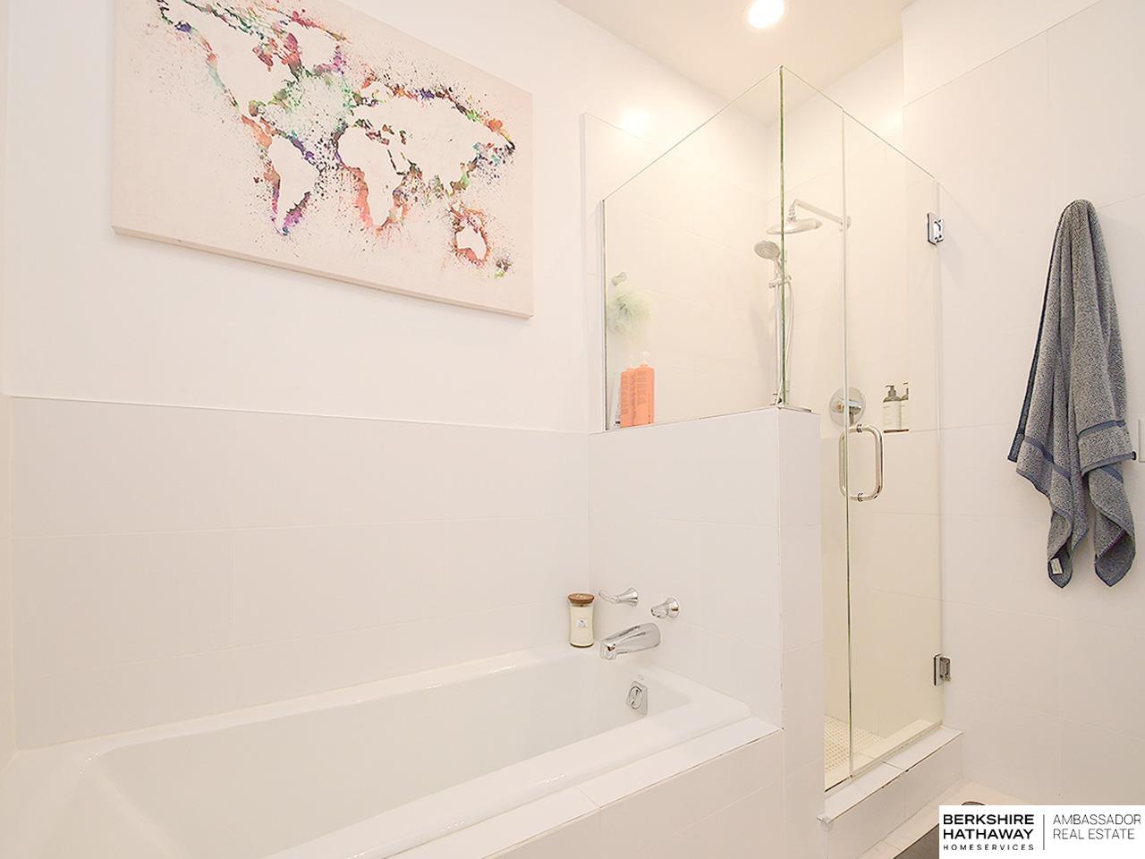 Omaha, Nebraska 68102, United States, 3 Bedrooms Bedrooms, ,2 BathroomsBathrooms,Residential,Active,181140