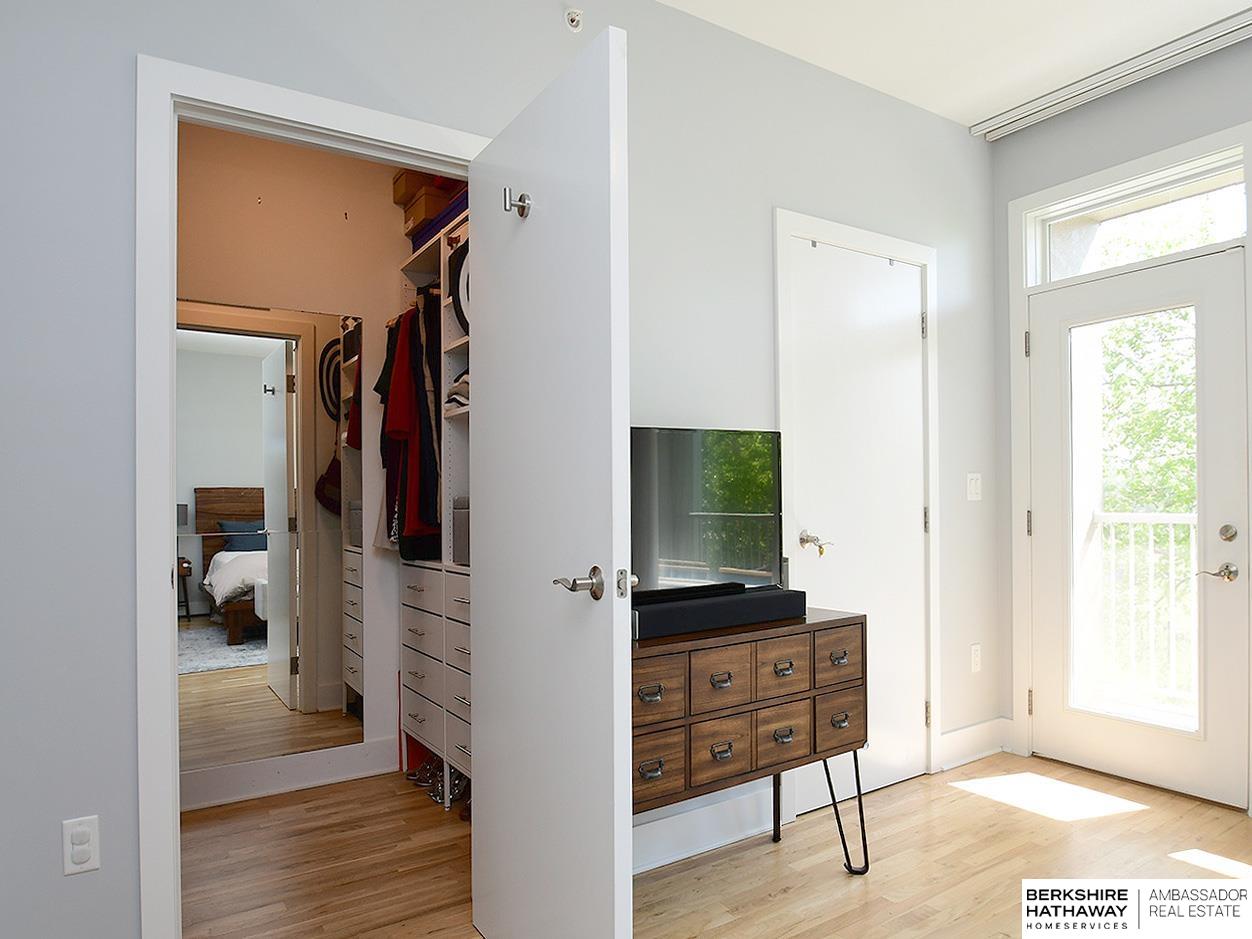 Omaha, Nebraska 68102, United States, 3 Bedrooms Bedrooms, ,2 BathroomsBathrooms,Residential,Active,181140