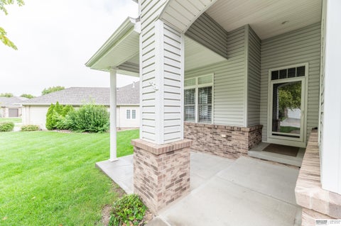 Photo of 1521 S 190th Plaza, Omaha, NE 68130 (MLS # 22627300)