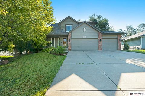 Photo of 605 Ruby Road, Papillion, NE 68133 (MLS # 22525426)