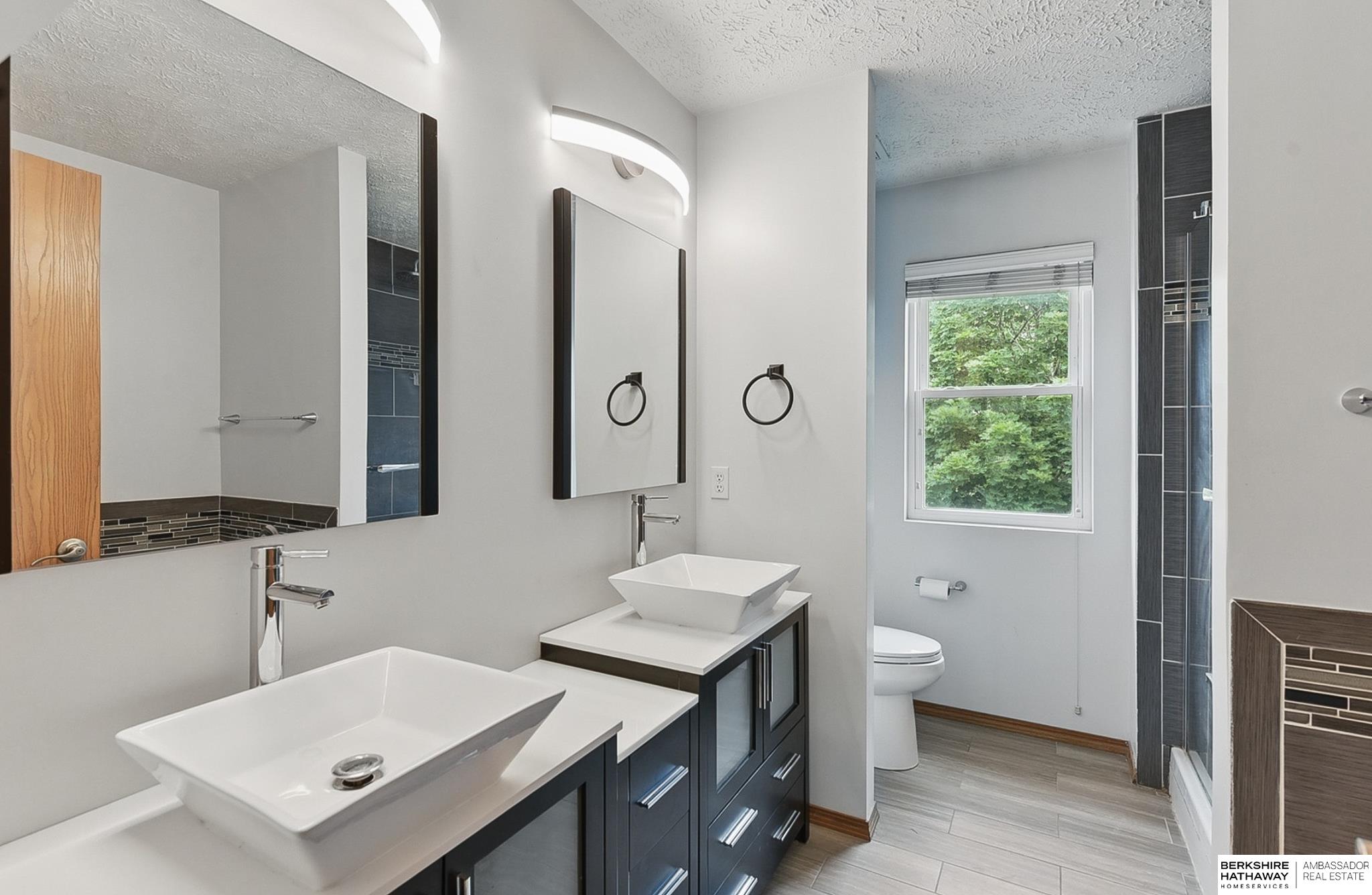 Omaha, Nebraska 68135, United States, 4 Bedrooms Bedrooms, ,3 BathroomsBathrooms,Residential,Pending,139116