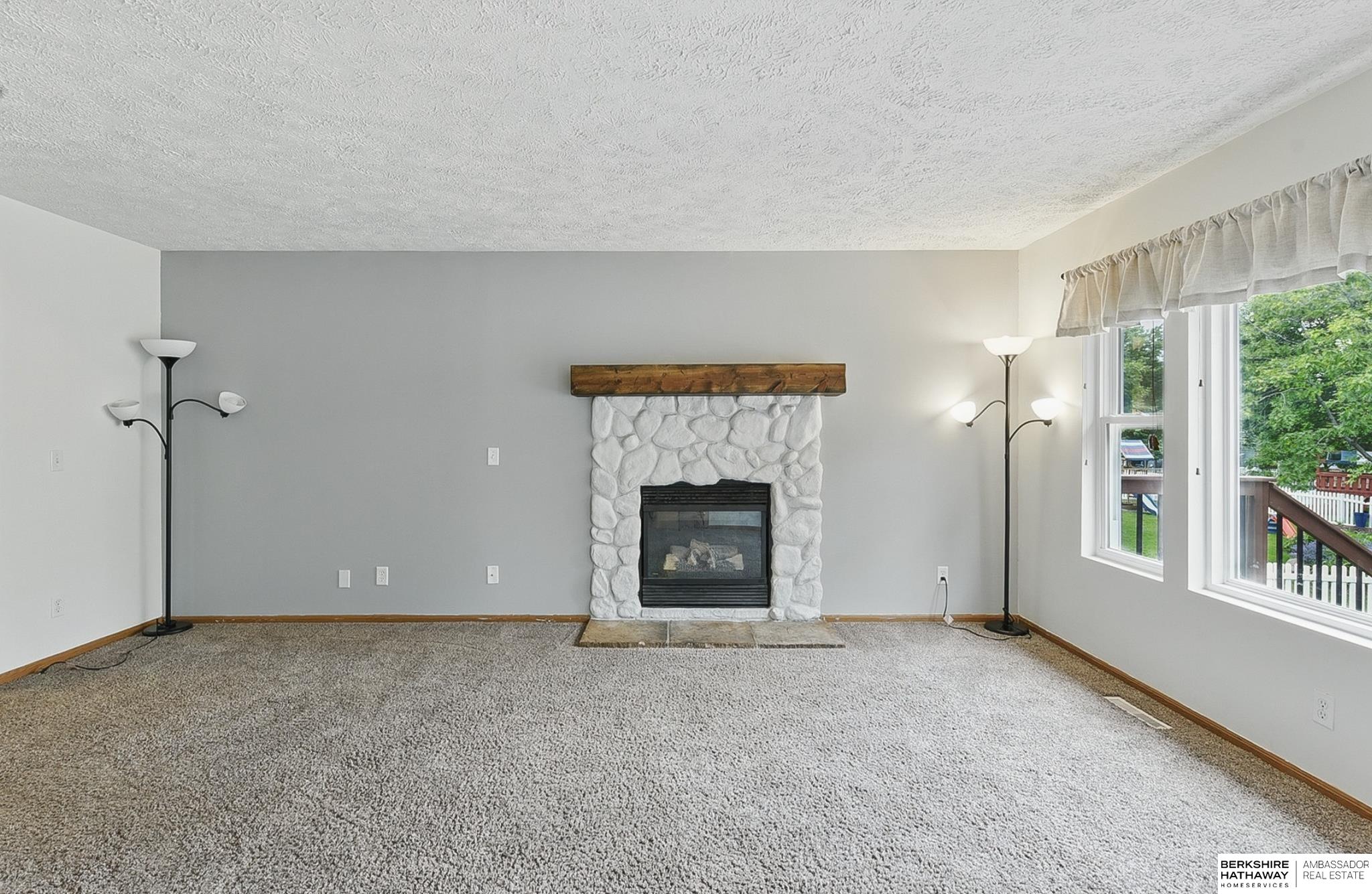 Omaha, Nebraska 68135, United States, 4 Bedrooms Bedrooms, ,3 BathroomsBathrooms,Residential,Pending,139116