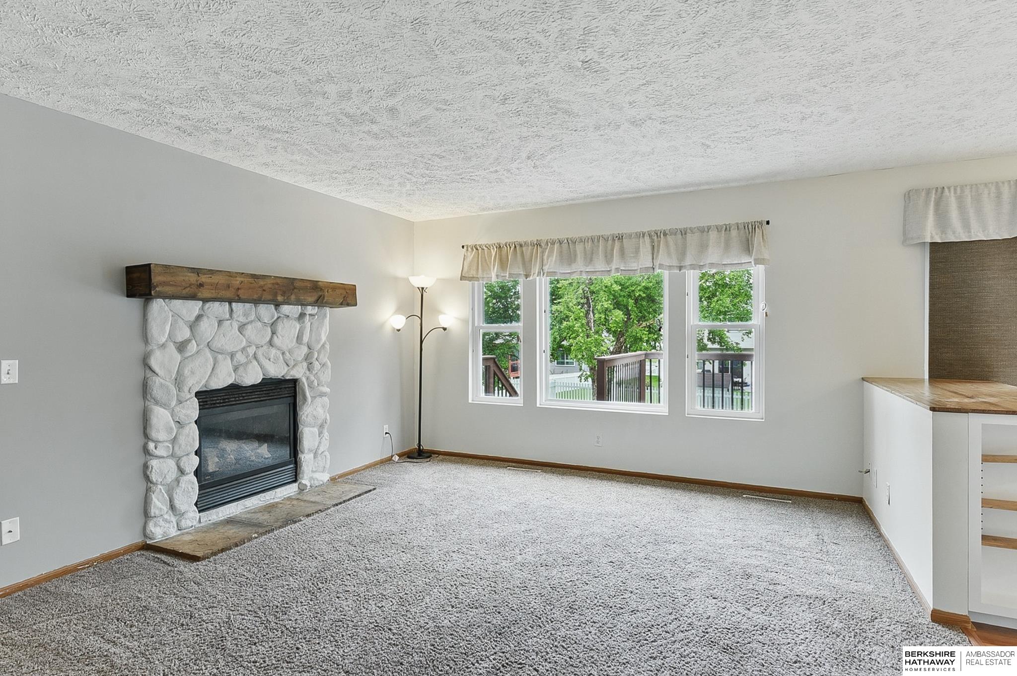 Omaha, Nebraska 68135, United States, 4 Bedrooms Bedrooms, ,3 BathroomsBathrooms,Residential,Pending,139116