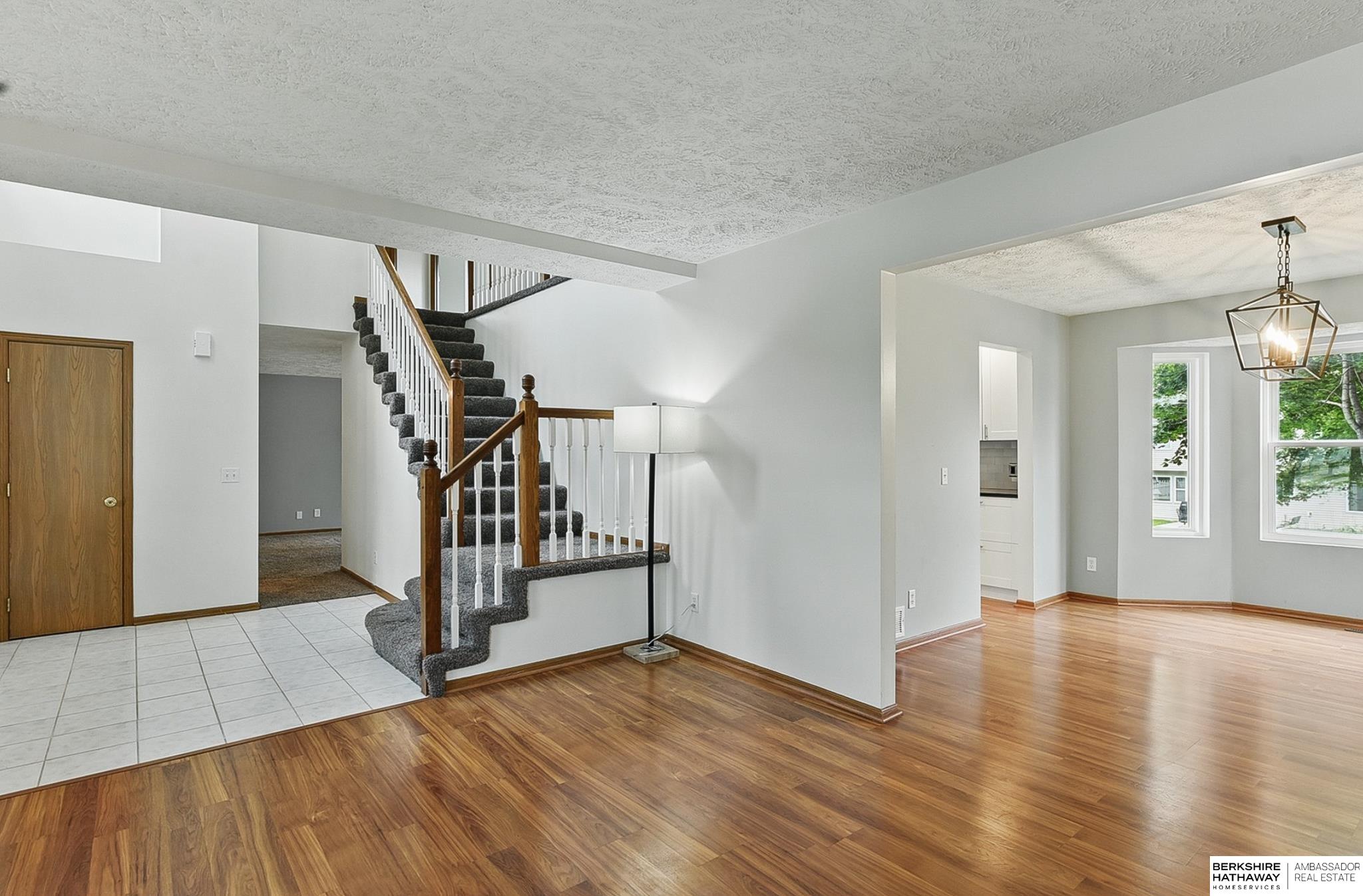 Omaha, Nebraska 68135, United States, 4 Bedrooms Bedrooms, ,3 BathroomsBathrooms,Residential,Pending,139116