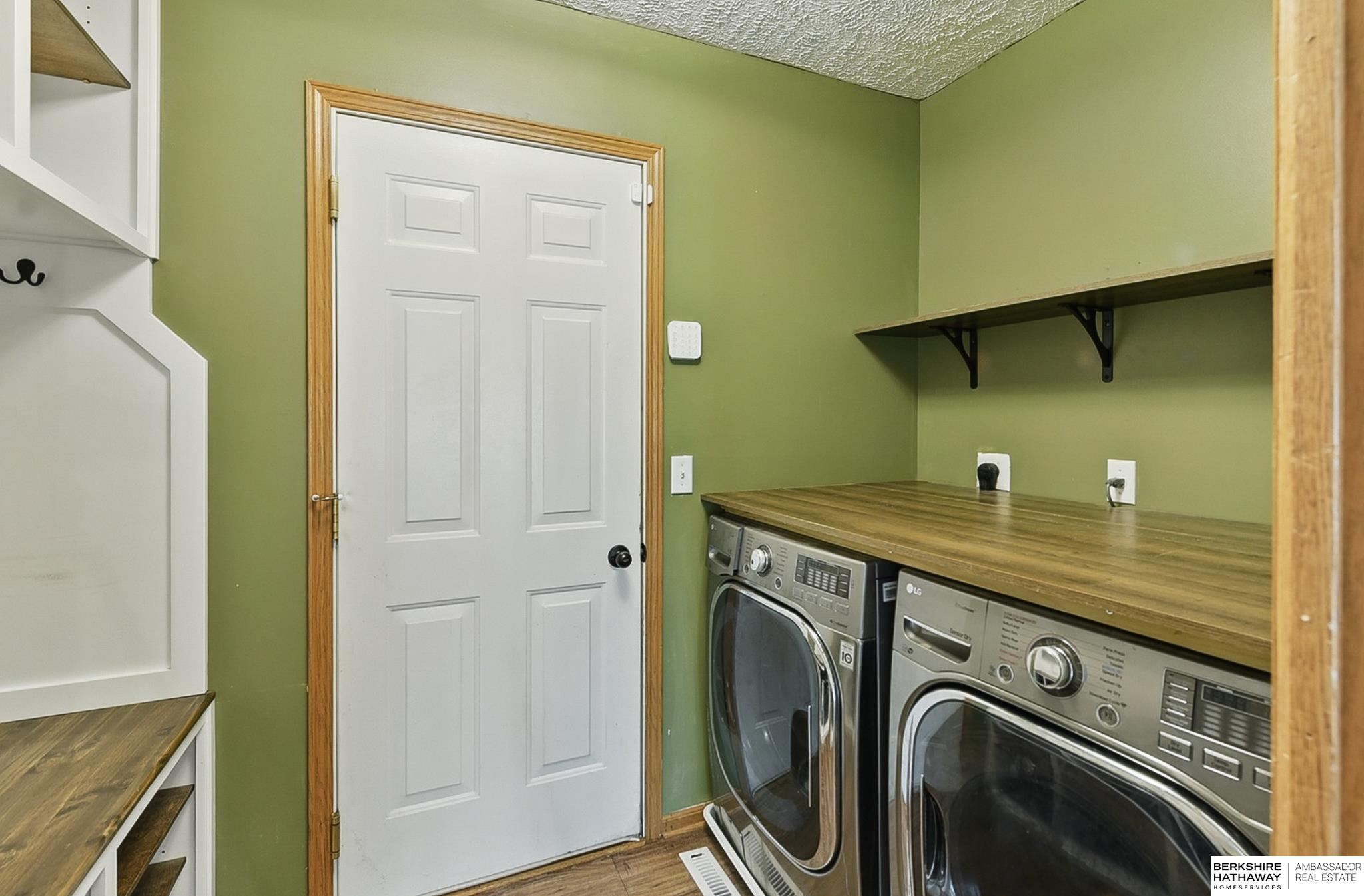 Omaha, Nebraska 68135, United States, 4 Bedrooms Bedrooms, ,3 BathroomsBathrooms,Residential,Pending,139116