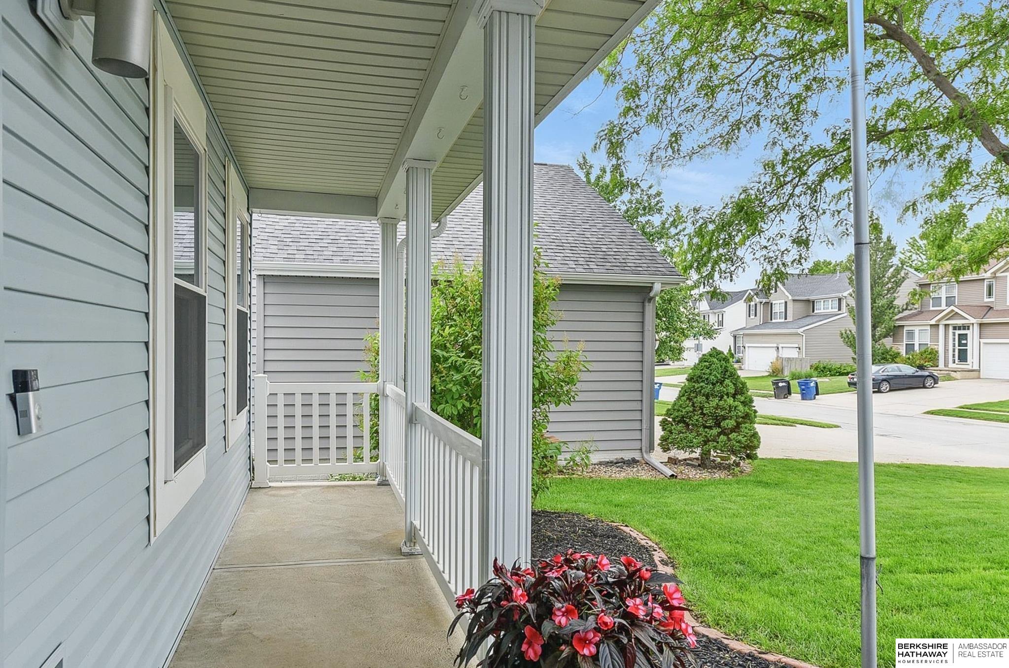 Omaha, Nebraska 68135, United States, 4 Bedrooms Bedrooms, ,3 BathroomsBathrooms,Residential,Pending,139116