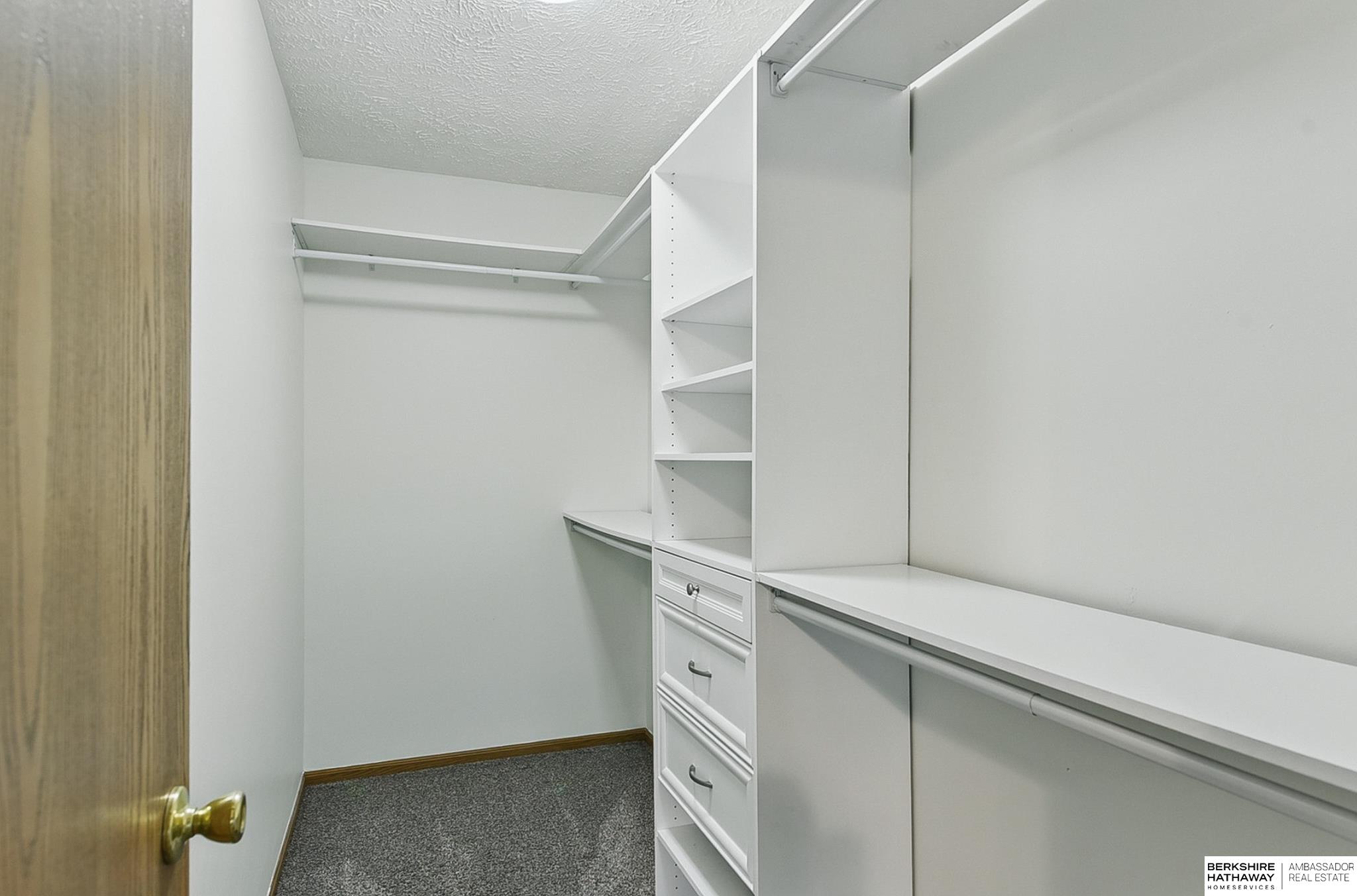 Omaha, Nebraska 68135, United States, 4 Bedrooms Bedrooms, ,3 BathroomsBathrooms,Residential,Pending,139116