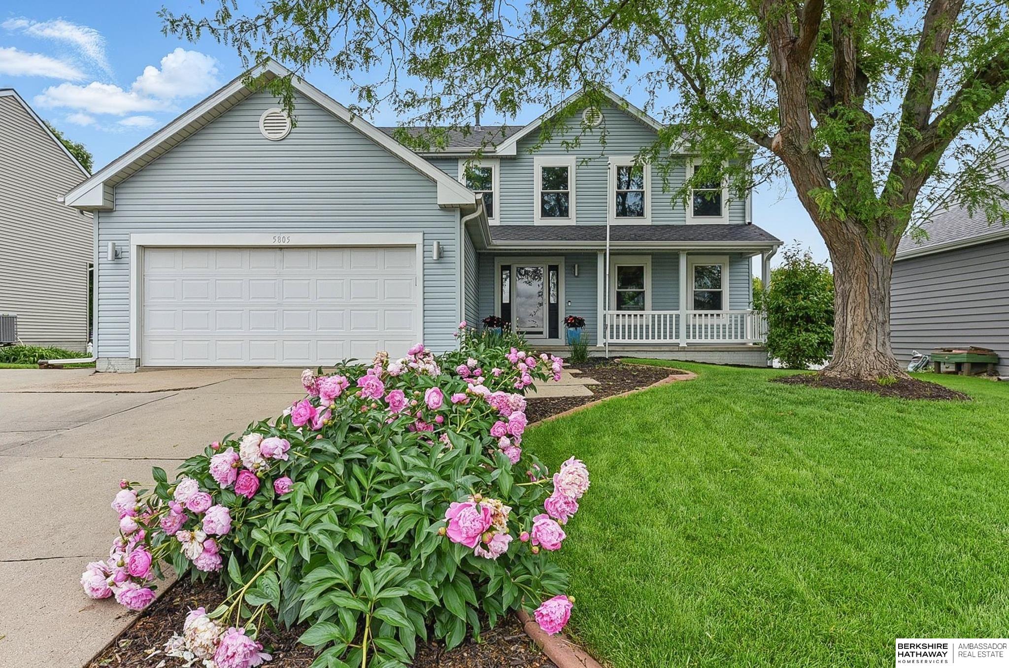 Omaha, Nebraska 68135, United States, 4 Bedrooms Bedrooms, ,3 BathroomsBathrooms,Residential,Pending,139116