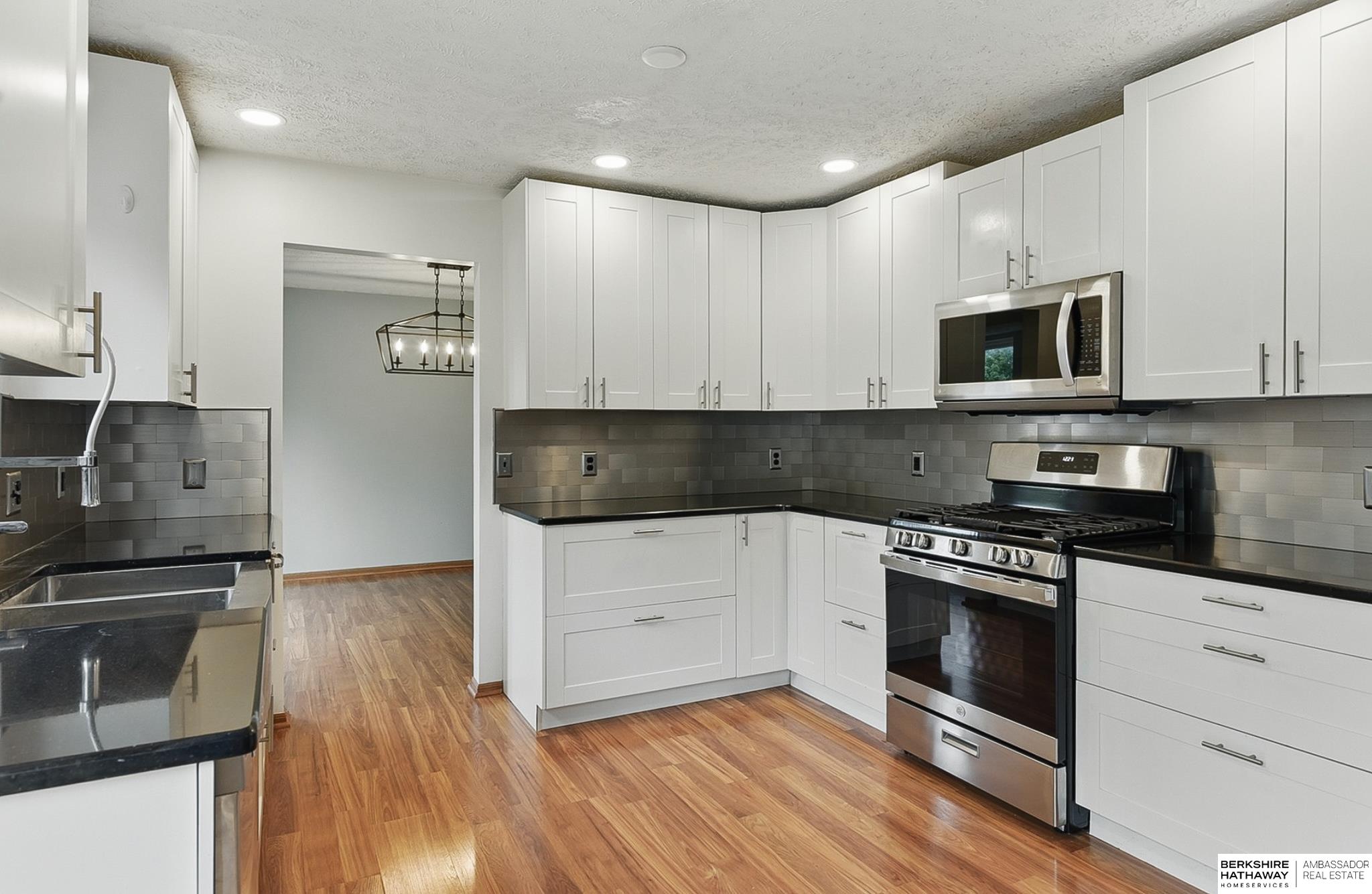 Omaha, Nebraska 68135, United States, 4 Bedrooms Bedrooms, ,3 BathroomsBathrooms,Residential,Pending,139116