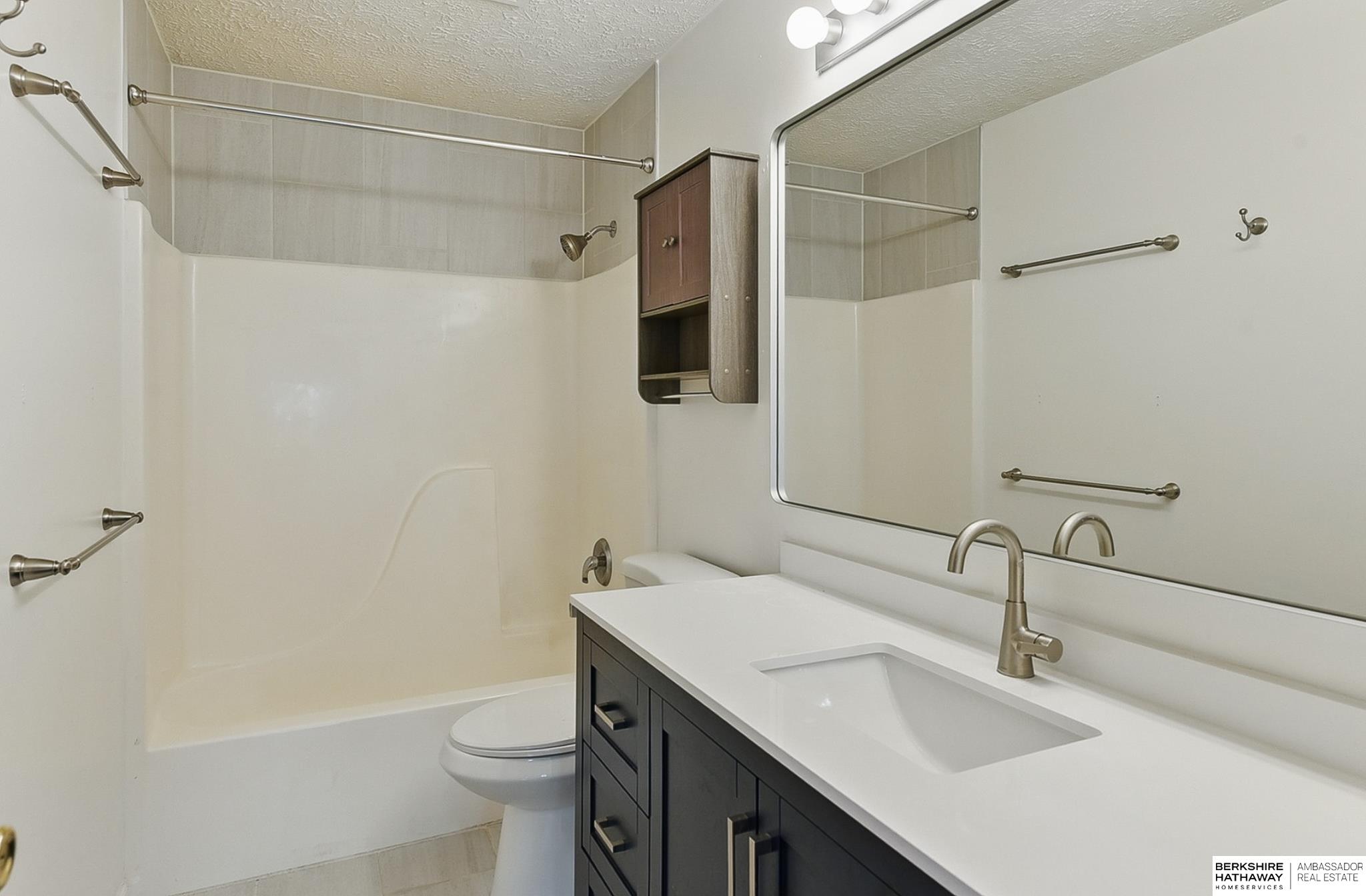 Omaha, Nebraska 68135, United States, 4 Bedrooms Bedrooms, ,3 BathroomsBathrooms,Residential,Pending,139116