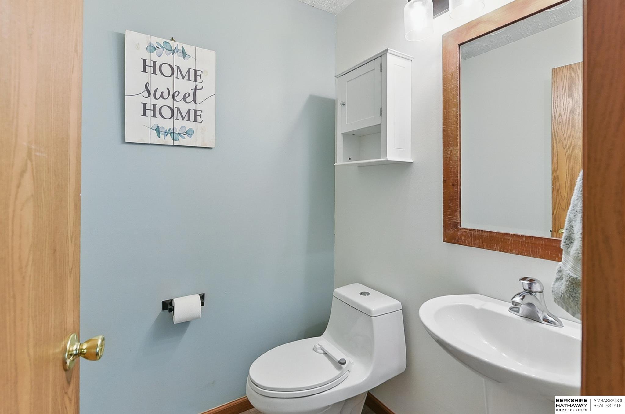 Omaha, Nebraska 68135, United States, 4 Bedrooms Bedrooms, ,3 BathroomsBathrooms,Residential,Pending,139116