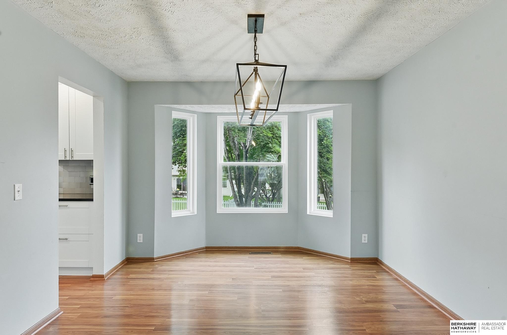 Omaha, Nebraska 68135, United States, 4 Bedrooms Bedrooms, ,3 BathroomsBathrooms,Residential,Pending,139116