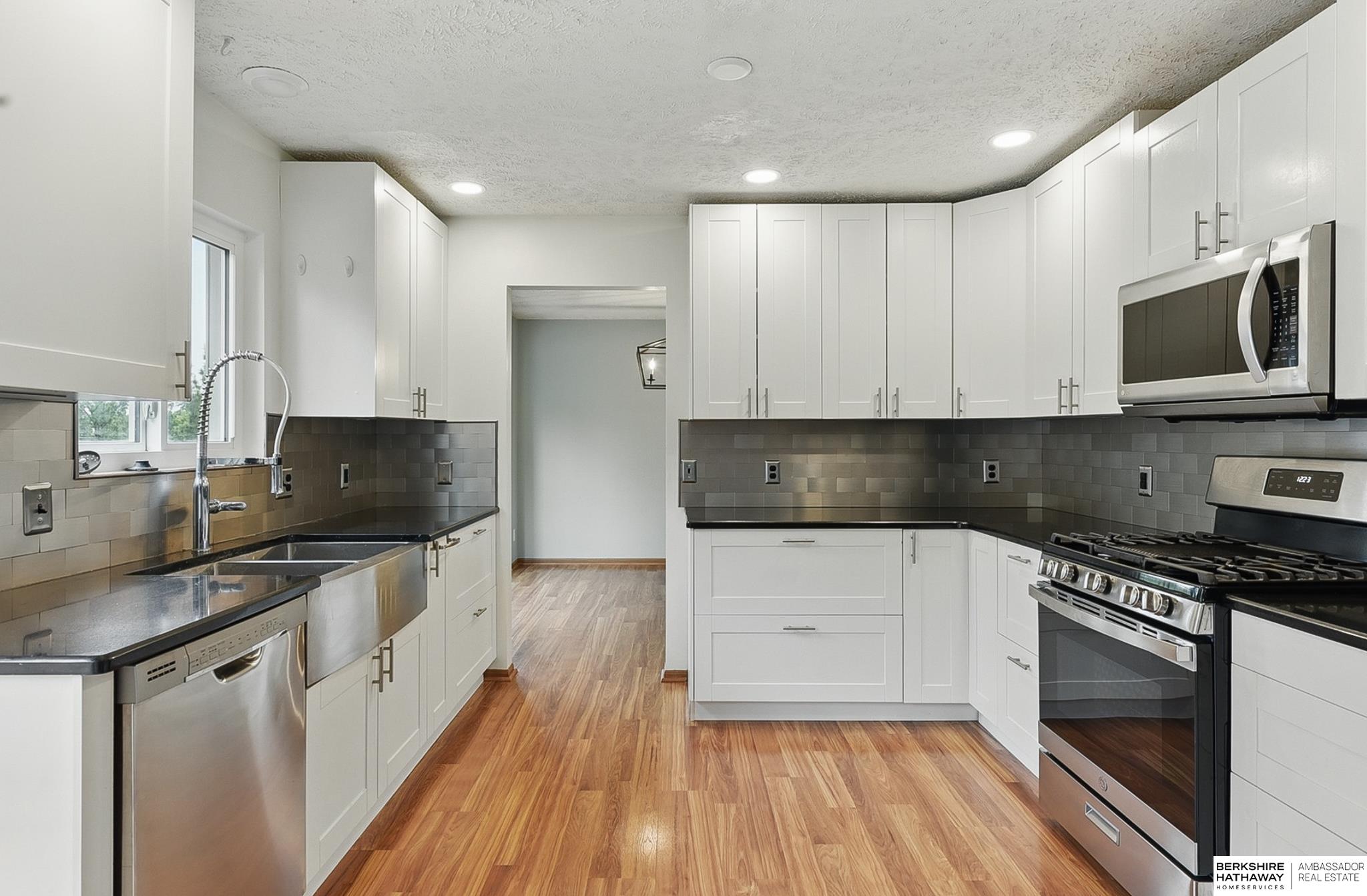 Omaha, Nebraska 68135, United States, 4 Bedrooms Bedrooms, ,3 BathroomsBathrooms,Residential,Pending,139116