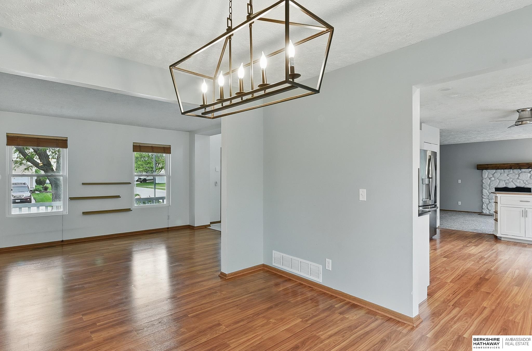 Omaha, Nebraska 68135, United States, 4 Bedrooms Bedrooms, ,3 BathroomsBathrooms,Residential,Pending,139116