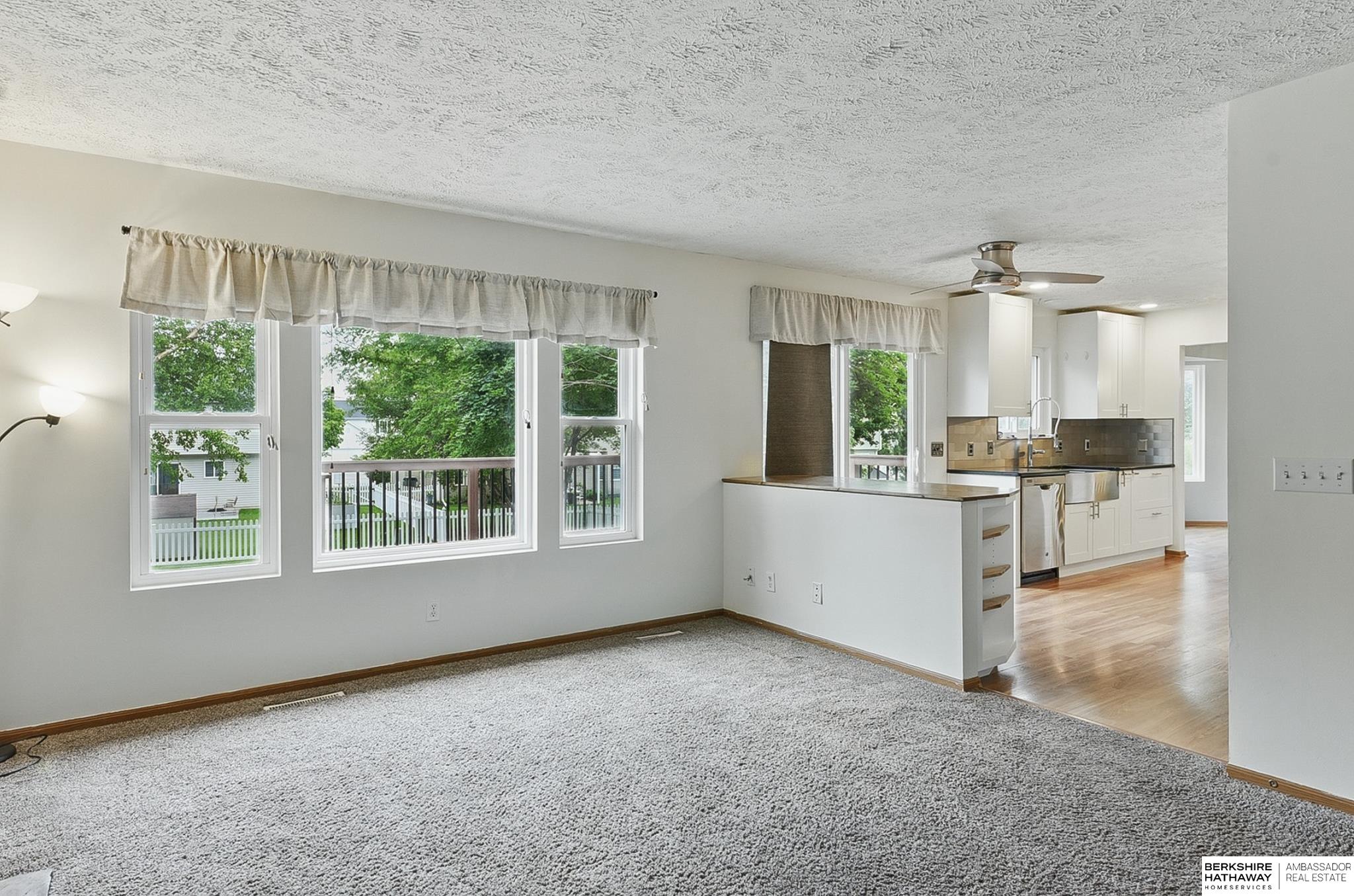 Omaha, Nebraska 68135, United States, 4 Bedrooms Bedrooms, ,3 BathroomsBathrooms,Residential,Pending,139116