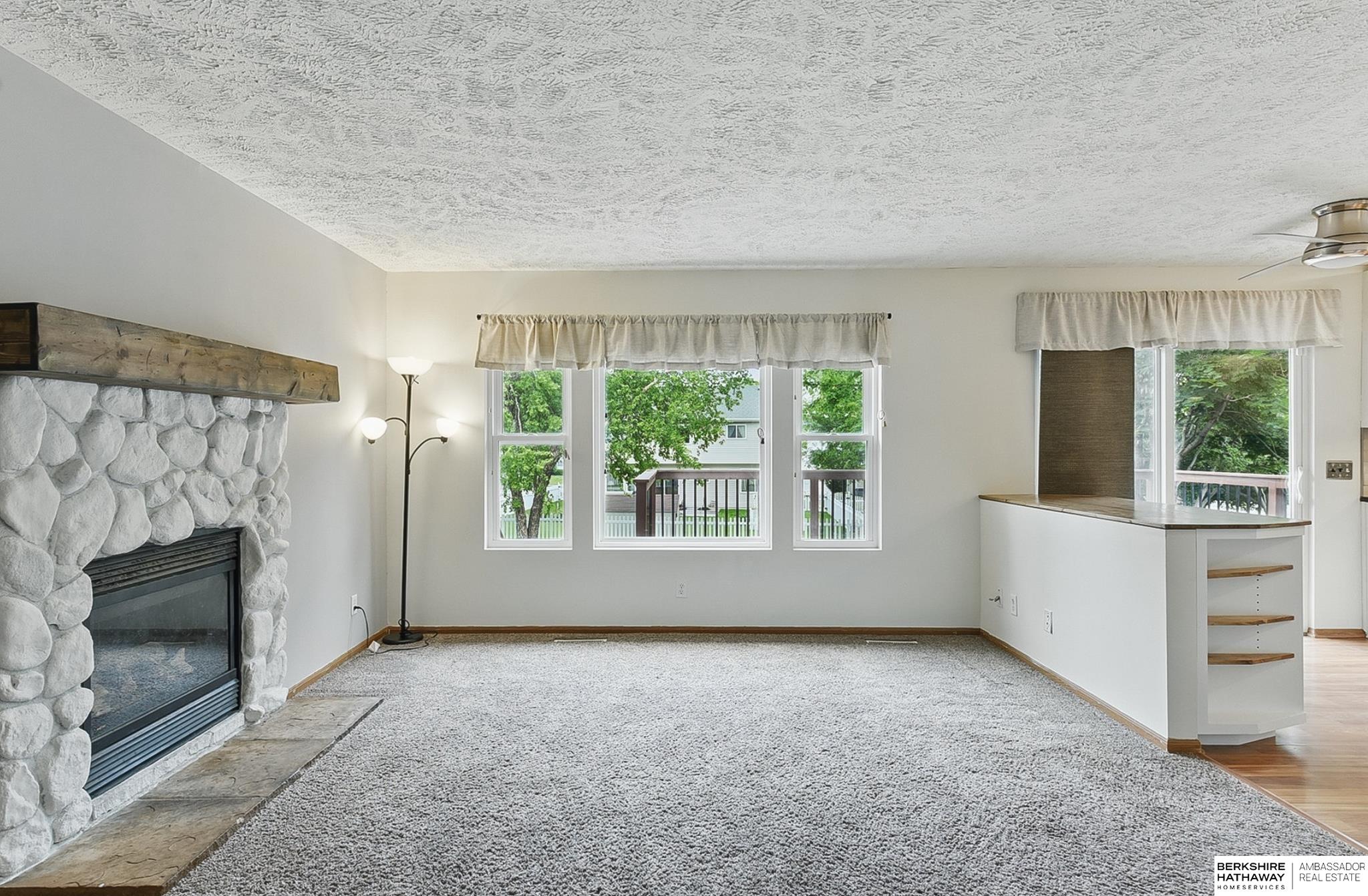 Omaha, Nebraska 68135, United States, 4 Bedrooms Bedrooms, ,3 BathroomsBathrooms,Residential,Pending,139116