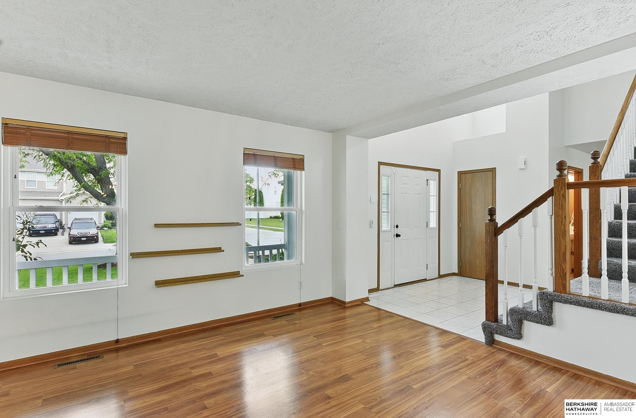 Omaha, Nebraska 68135, United States, 4 Bedrooms Bedrooms, ,3 BathroomsBathrooms,Residential,Pending,139116