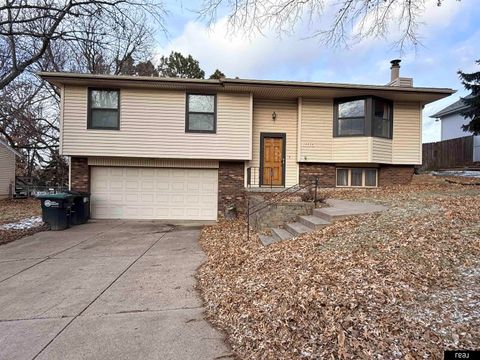 Photo of 14824 Hillside Plaza, Omaha, NE 68154 (MLS # 22601819)