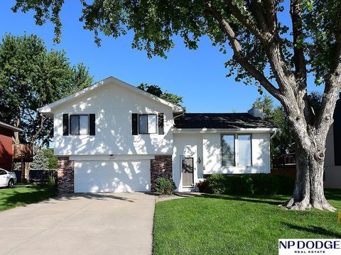Photo of 6374 S 136 Street, Omaha, NE 68137 (MLS # 22617699)