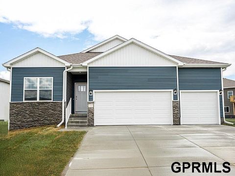 Photo of 20554 Crestline Circle, Gretna, NE 68028 (MLS # 22611475)