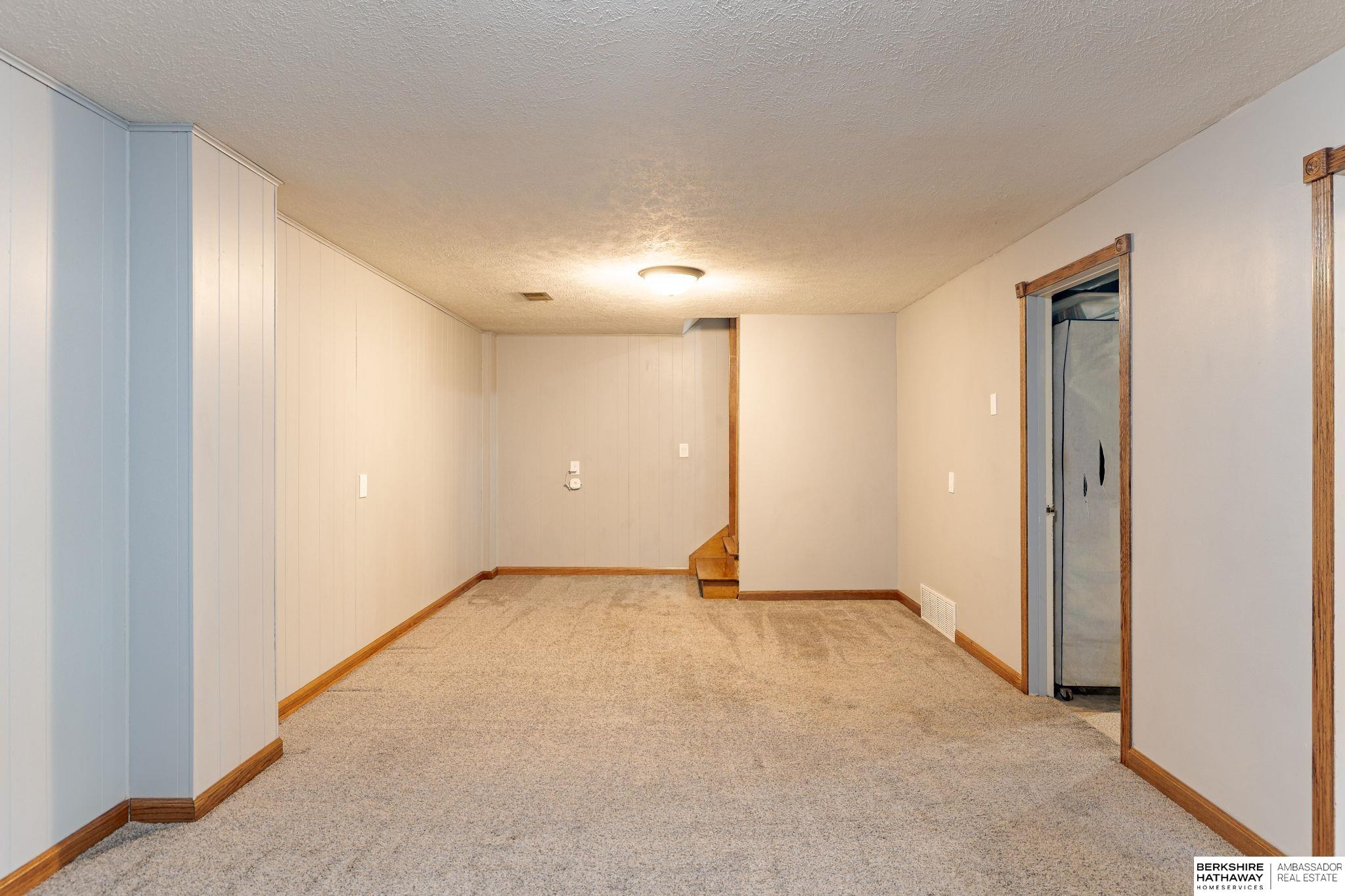 Omaha, Nebraska 68134, United States, 3 Bedrooms Bedrooms, ,2 BathroomsBathrooms,Residential,Pending,132515