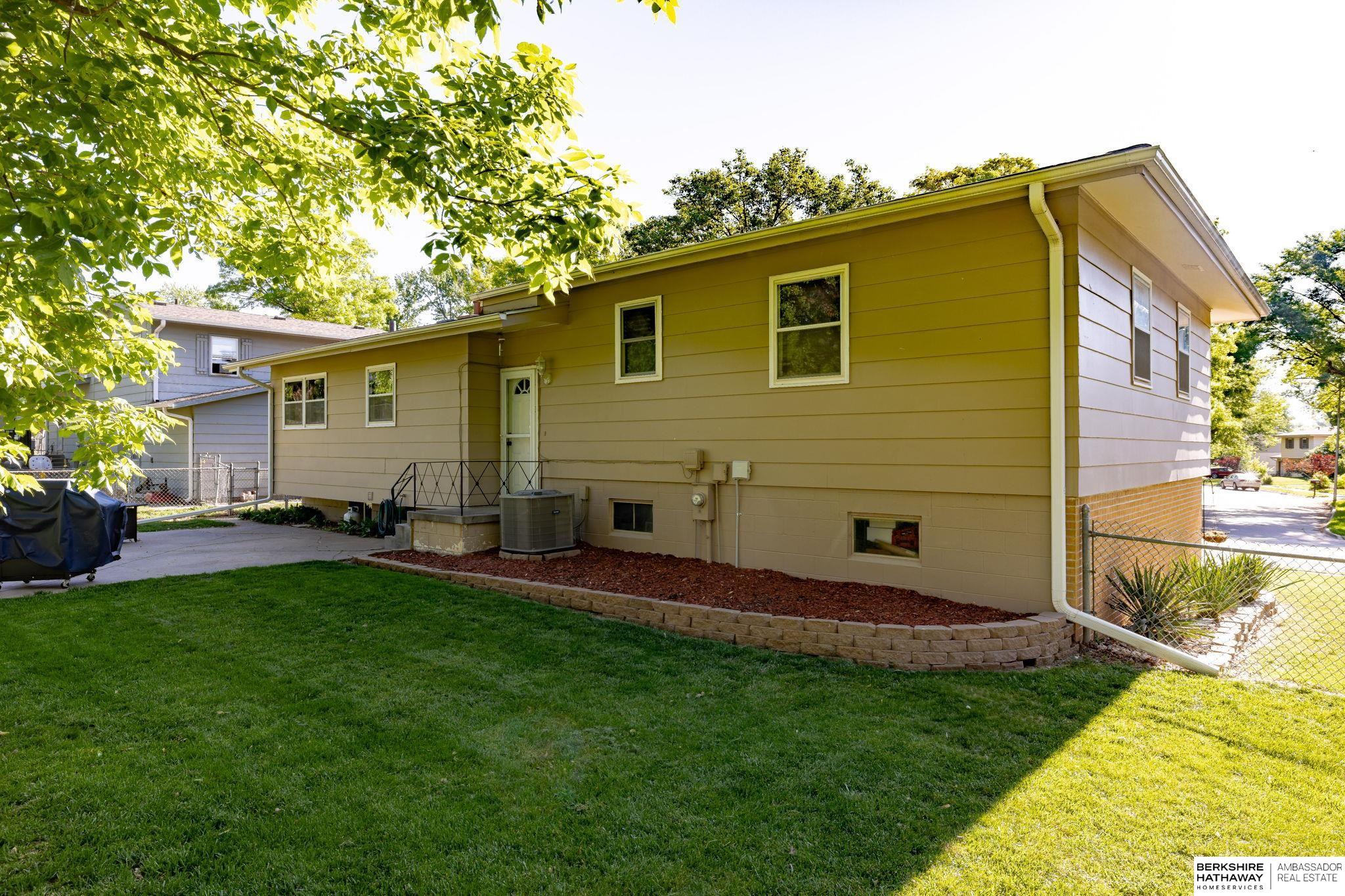 Omaha, Nebraska 68134, United States, 3 Bedrooms Bedrooms, ,2 BathroomsBathrooms,Residential,Pending,132515