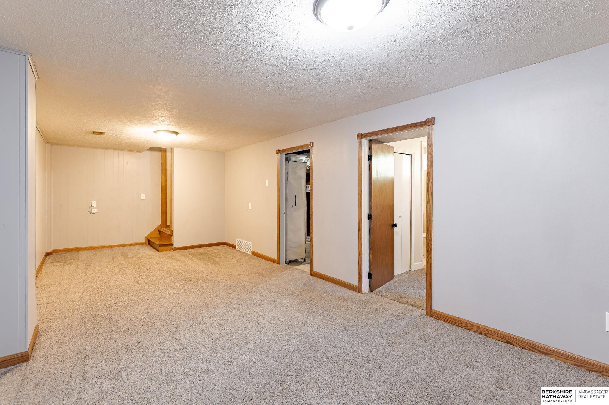 Omaha, Nebraska 68134, United States, 3 Bedrooms Bedrooms, ,2 BathroomsBathrooms,Residential,Pending,132515