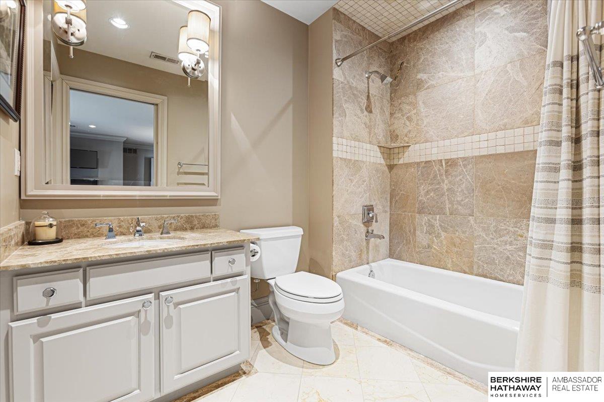 Omaha, Nebraska 68132, United States, 4 Bedrooms Bedrooms, ,6 BathroomsBathrooms,Residential,Active,159341