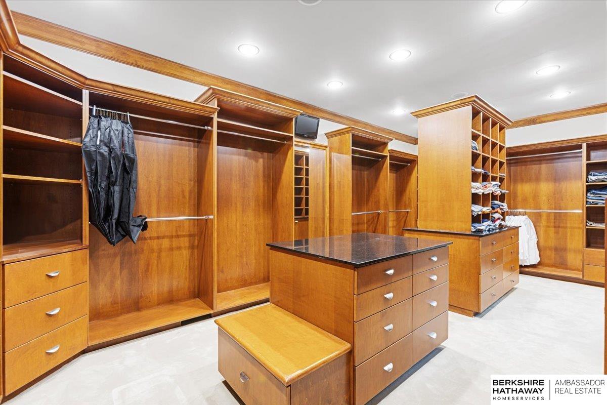 Omaha, Nebraska 68132, United States, 4 Bedrooms Bedrooms, ,6 BathroomsBathrooms,Residential,Active,159341