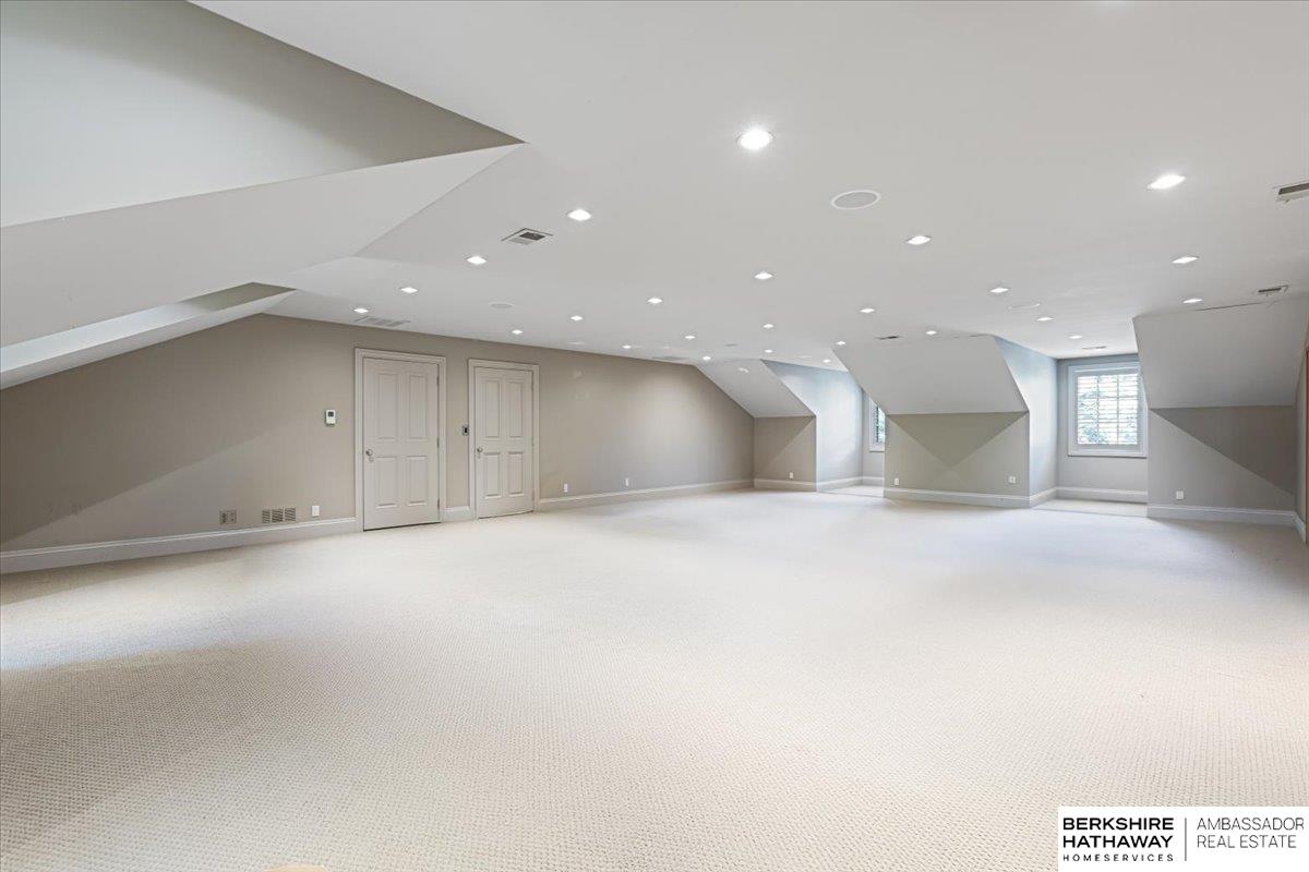 Omaha, Nebraska 68132, United States, 4 Bedrooms Bedrooms, ,6 BathroomsBathrooms,Residential,Active,159341