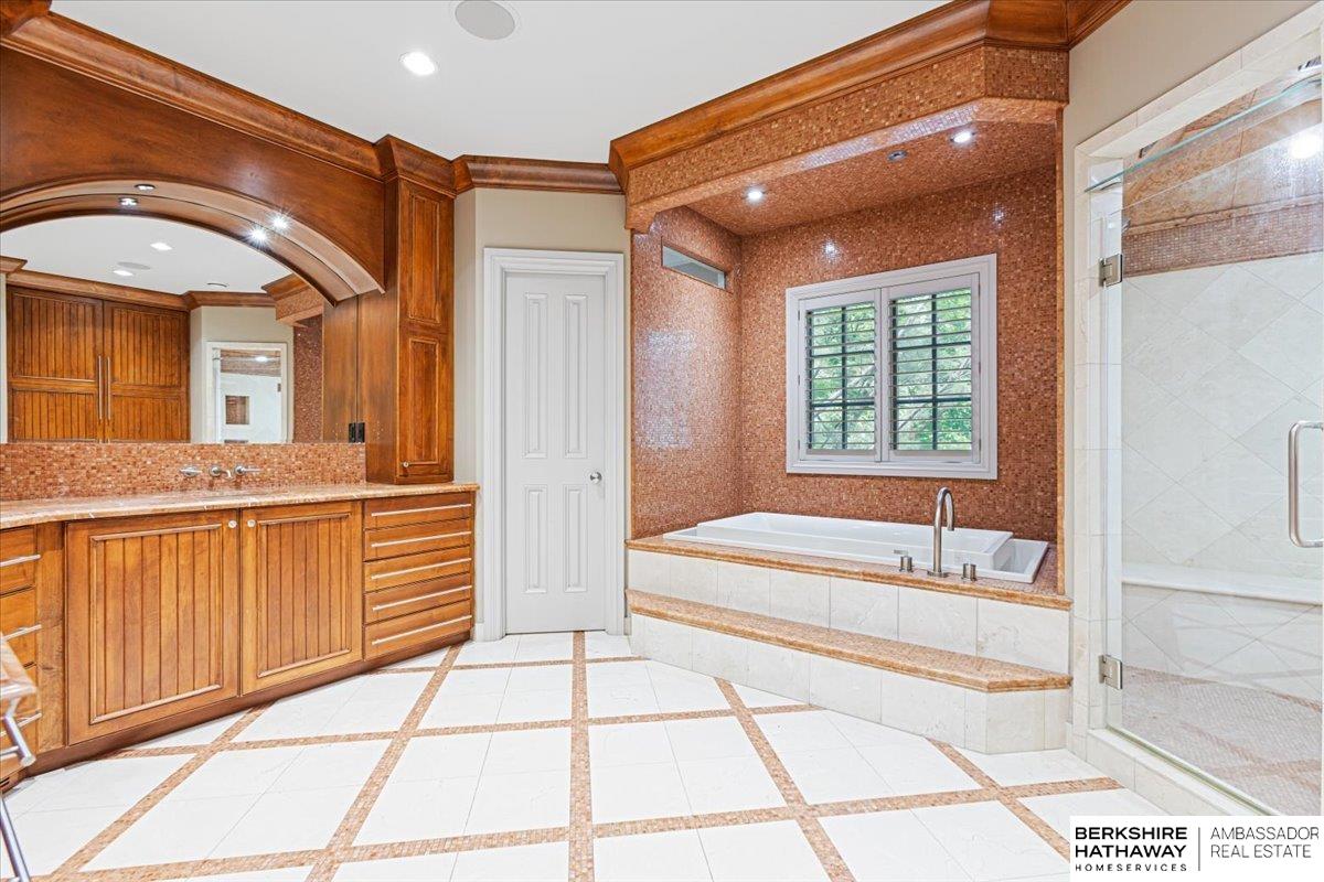 Omaha, Nebraska 68132, United States, 4 Bedrooms Bedrooms, ,6 BathroomsBathrooms,Residential,Active,159341