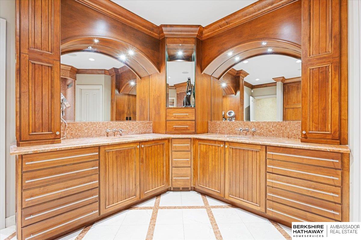 Omaha, Nebraska 68132, United States, 4 Bedrooms Bedrooms, ,6 BathroomsBathrooms,Residential,Active,159341