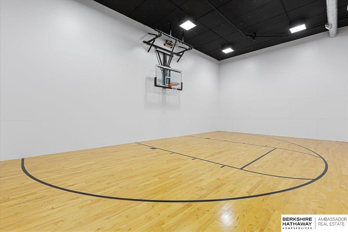 Omaha, Nebraska 68132, United States, 4 Bedrooms Bedrooms, ,6 BathroomsBathrooms,Residential,Active,159341