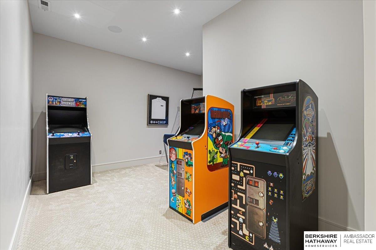 Omaha, Nebraska 68132, United States, 4 Bedrooms Bedrooms, ,6 BathroomsBathrooms,Residential,Active,159341