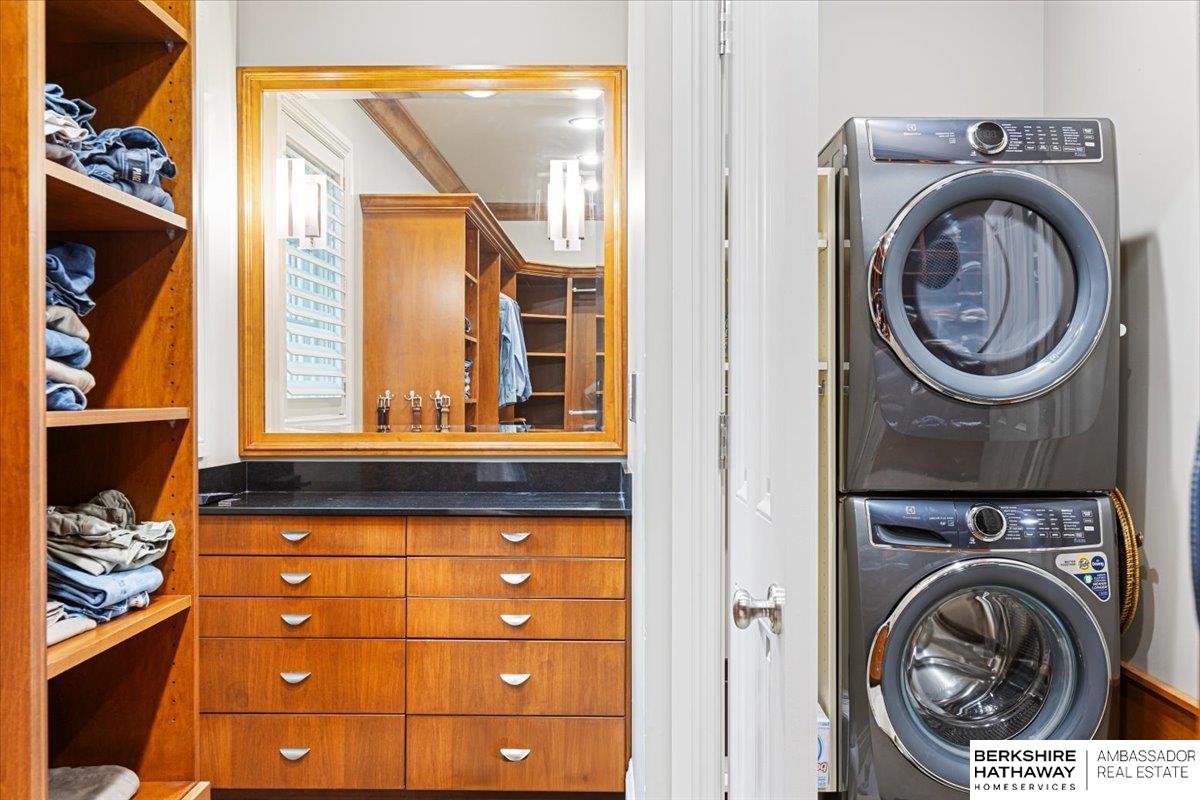 Omaha, Nebraska 68132, United States, 4 Bedrooms Bedrooms, ,6 BathroomsBathrooms,Residential,Active,159341