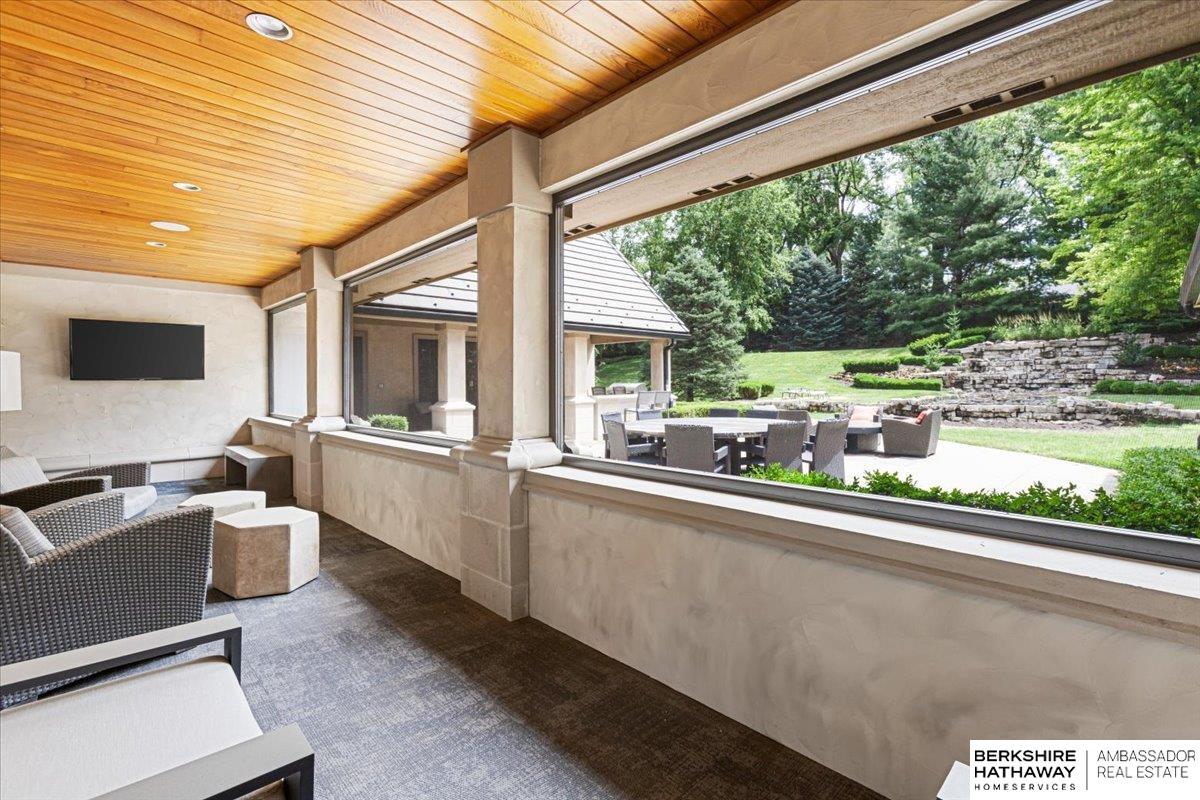 Omaha, Nebraska 68132, United States, 4 Bedrooms Bedrooms, ,6 BathroomsBathrooms,Residential,Active,159341