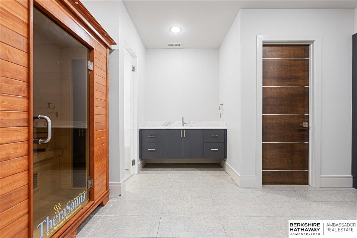 Omaha, Nebraska 68132, United States, 4 Bedrooms Bedrooms, ,6 BathroomsBathrooms,Residential,Active,159341