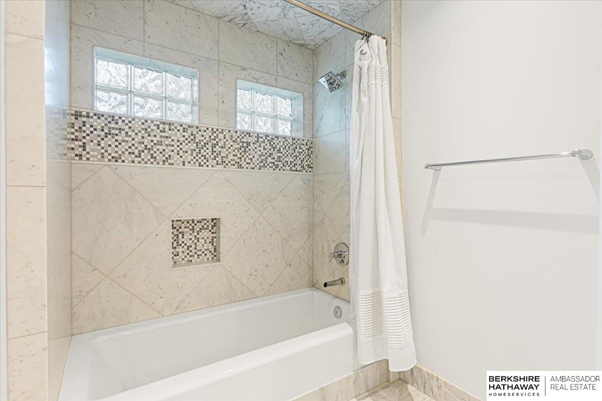 Omaha, Nebraska 68132, United States, 4 Bedrooms Bedrooms, ,6 BathroomsBathrooms,Residential,Active,159341