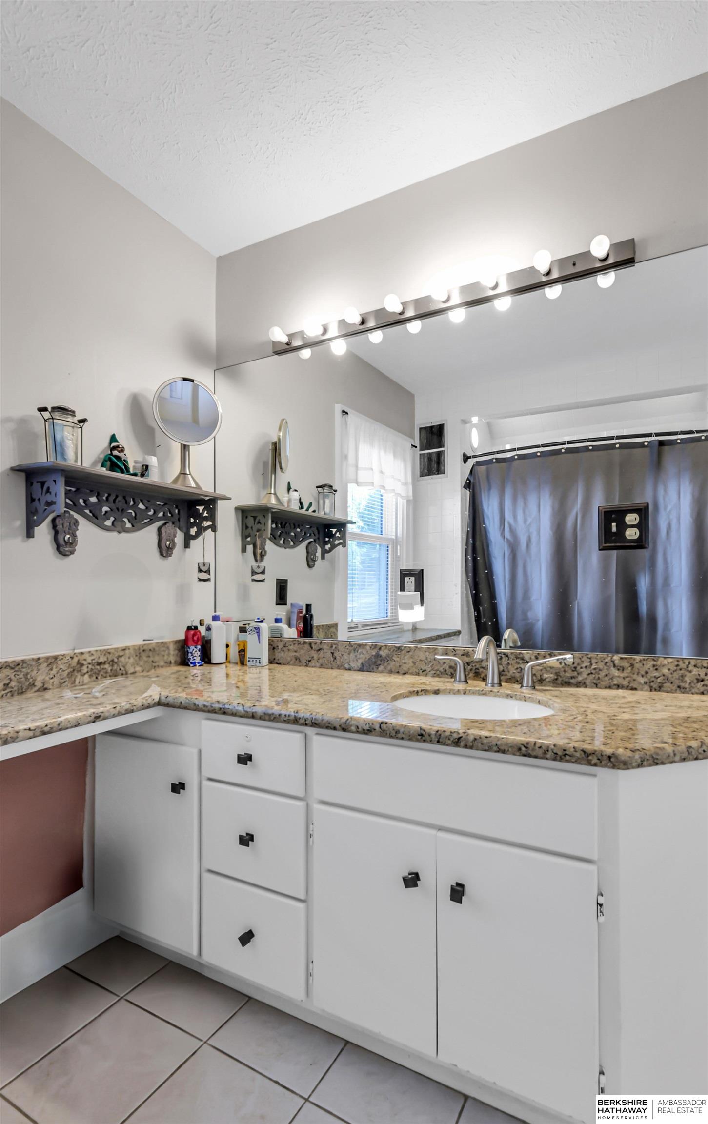 Omaha, Nebraska 68132, United States, 4 Bedrooms Bedrooms, ,2 BathroomsBathrooms,Residential,Pending,183491