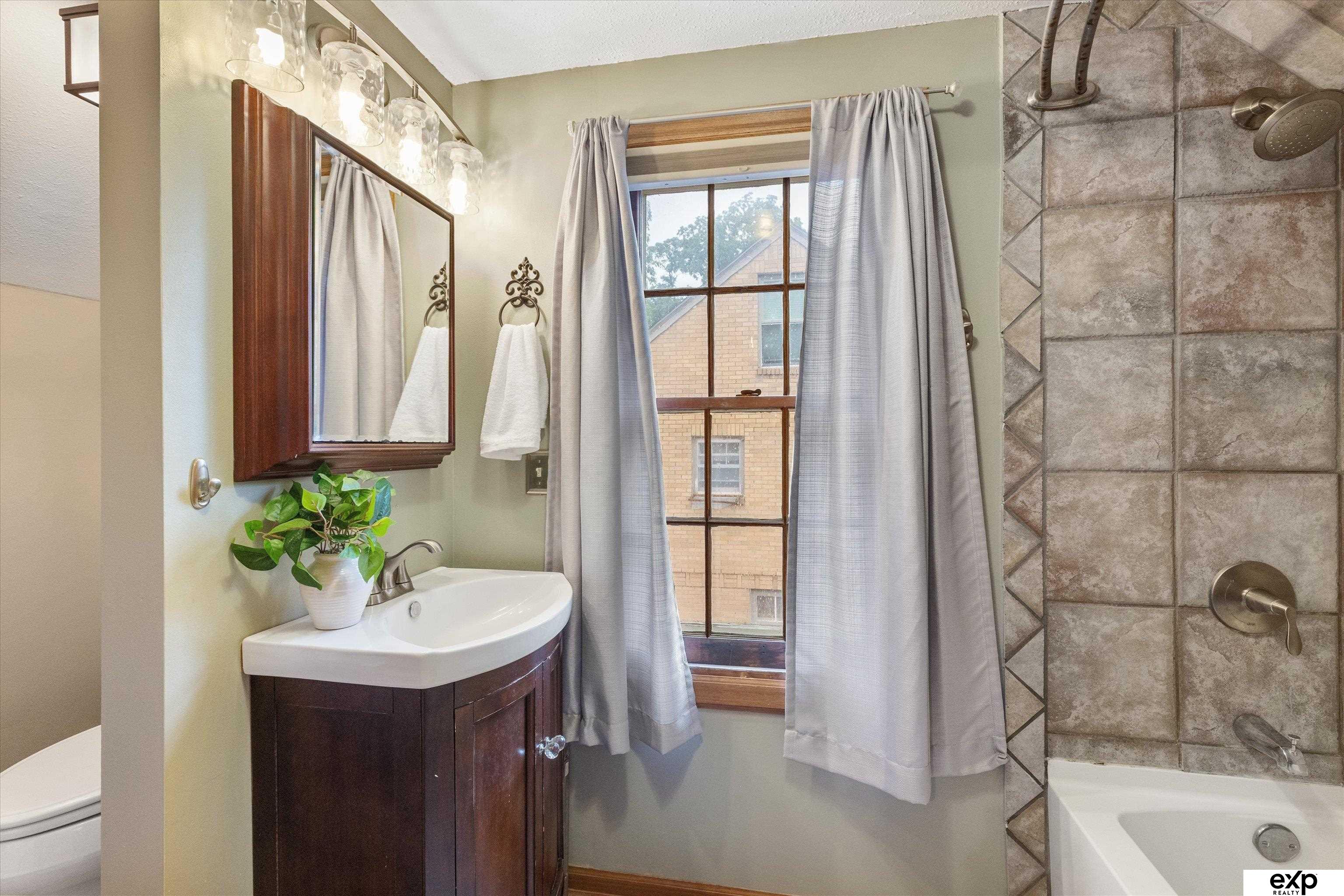 Omaha, Nebraska 68106, United States, 3 Bedrooms Bedrooms, ,3 BathroomsBathrooms,Residential,Active,146916