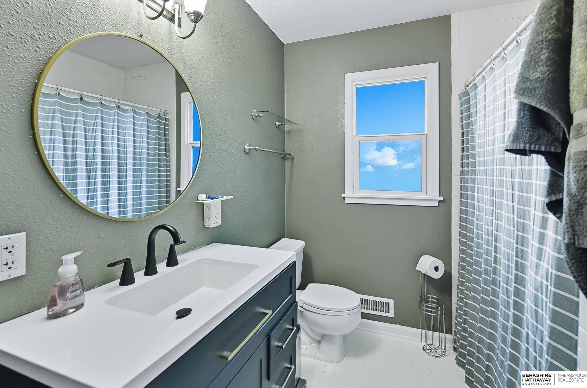 Omaha, Nebraska 68144, United States, 3 Bedrooms Bedrooms, ,1 BathroomBathrooms,Residential,Active,223167