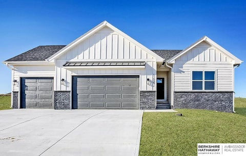 Photo of 11659 S 123rd Avenue, Papillion, NE 68046 (MLS # 22624766)