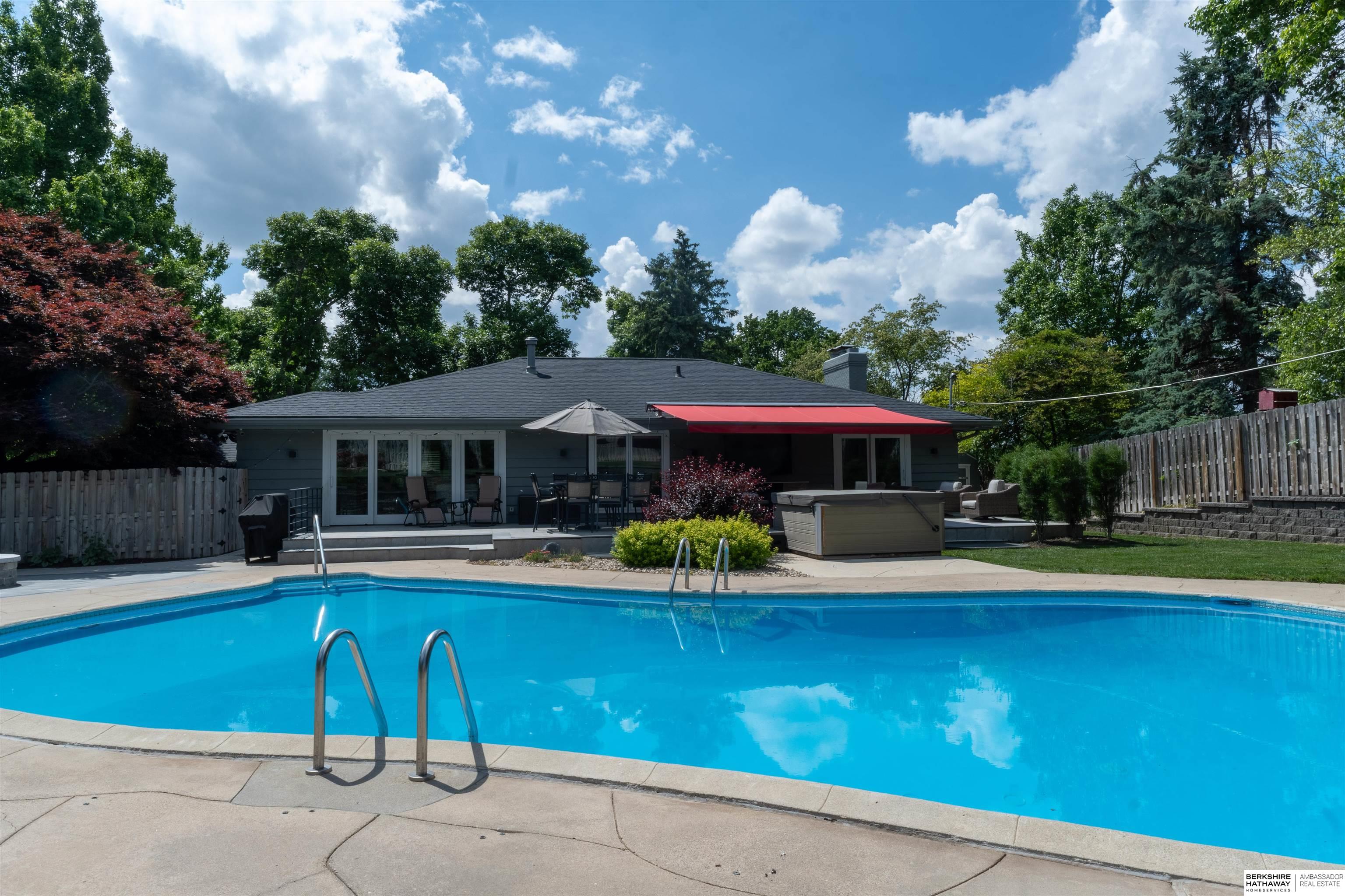 Omaha, Nebraska 68124, United States, 3 Bedrooms Bedrooms, ,3 BathroomsBathrooms,Residential,Active,116618