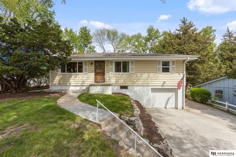 Photo of 11118 Jackson Street, Omaha, NE 68154 (MLS # 22611258)