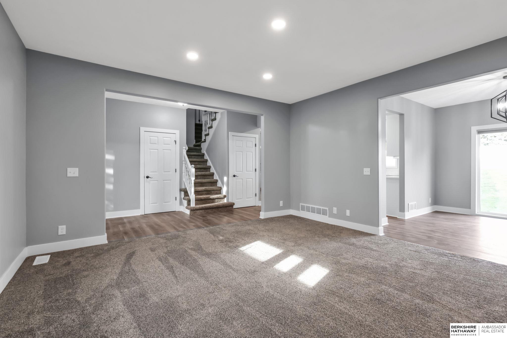 La Vista, Nebraska 68128, United States, 4 Bedrooms Bedrooms, ,2 BathroomsBathrooms,Residential,Active,250796