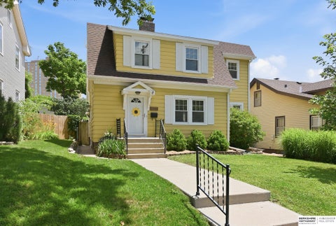 Photo of 827 S 55th Street, Omaha, NE 68106 (MLS # 22618446)